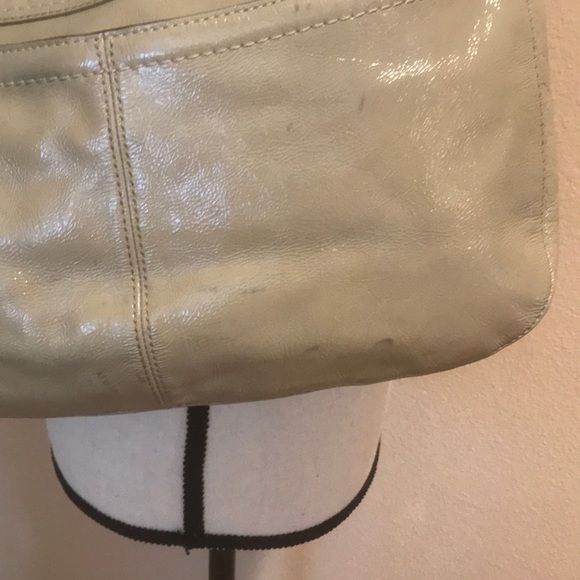 Coach Patent Leather Tan Shoulder Bag. - Picture 5 of 8